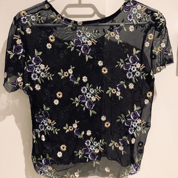 UO Embroidered Mesh Crop Top - Picture 4 of 5